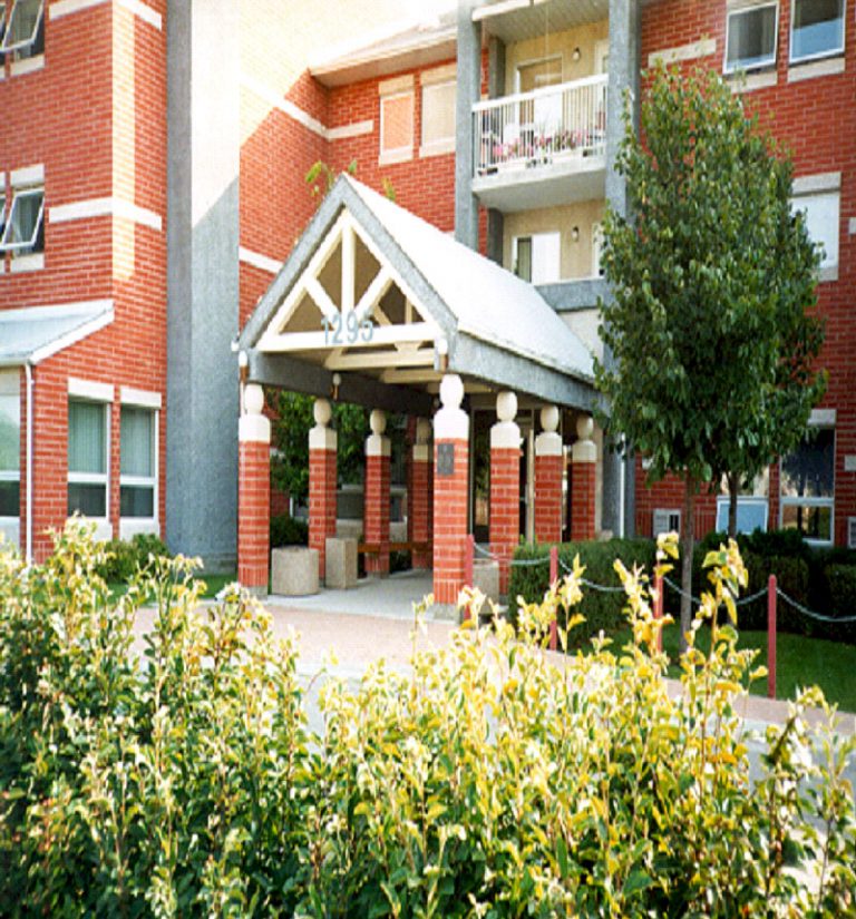Kirchhoff Gardens Winnipeg, Manitoba Acorn & Murdoch Community Developed & Owned Housing Kirchhoff Gardens Winnipeg, Manitoba Acorn & Murdoch Community Developed & Owned Housing